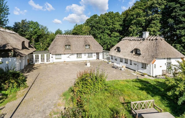 Exterior - Beautiful home in Juelsminde with sauna (Juelsminde)