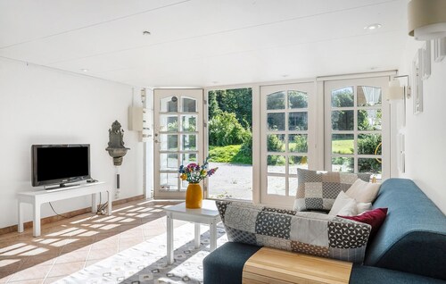 Beautiful home in Juelsminde with sauna