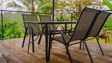 Villa, 2 habitaciones, vista al jardín | Balcón