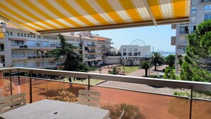 Outdoor dining - St Cyprien In the heart of the port, everything within walking distance (Saint-Cyprien)
