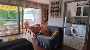 TV - St Cyprien In the heart of the port, everything within walking distance (Saint-Cyprien)