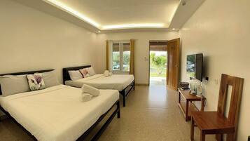 Family Room, Balcony, Garden View | In-room safe, soundproofing, free WiFi