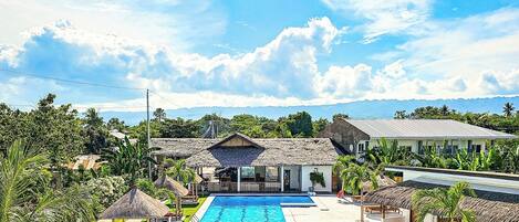 Una piscina cubierta