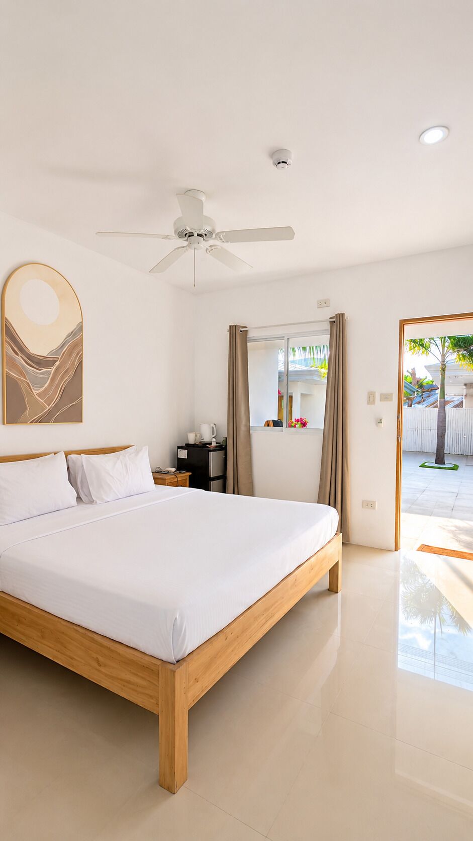 Deluxe kamer, terras, uitzicht op tuin | Een minibar, een kluis op de kamer, geluiddichte muren, gratis wifi