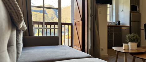 1 bedroom, iron/ironing board