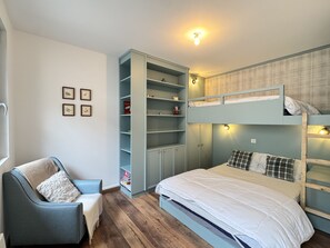 3 bedrooms, iron/ironing board, free WiFi