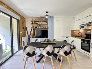 Kylskåp, mikrovågsugn, ugn och diskmaskin
