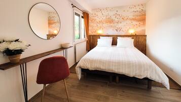 5 slaapkamers, een strijkplank/strijkijzer, reisbedje, gratis wifi