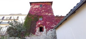 Exterior - Experience authentic Abruzzo! Fedora's House in Capestrano, your ideal retreat. (Capestrano)