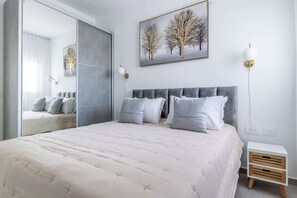 Bügeleisen/Bügelbrett, Reisekinderbett, WLAN, Bettwäsche