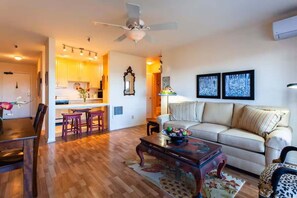 Fernseher, Bücher, Arbeitsbereiche