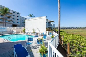 حمّام سباحة خارجي