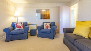 TV - Marine Park (No 12) | Elie (Elie)