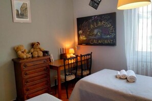 Iron/ironing board, WiFi, bed sheets