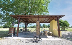 Outdoor dining - Stunning home in Loc. Castiglion Uberti (Loc. Castiglion Uberti)