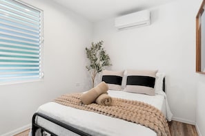 4 bedrooms, WiFi, bed sheets