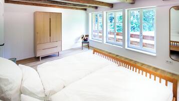 3 Schlafzimmer, Schreibtisch, Bügeleisen/Bügelbrett, kostenloses WLAN