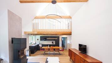 Smart-TV, Kamin, Videospiele, DVD-Player