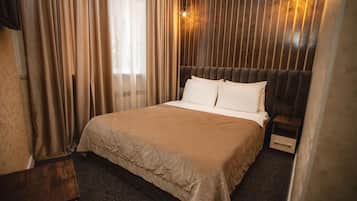 Standard Double Room | Soundproofing, iron/ironing board, free WiFi, bed sheets
