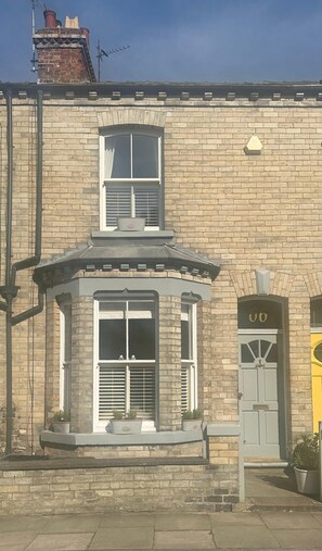 Exterior - 2 Bed Victorian Terrace (York)