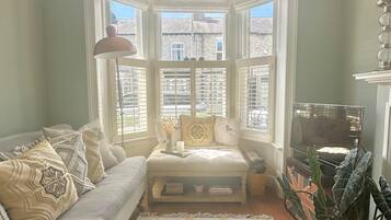 House, Patio, City View | Iron/ironing board, free WiFi