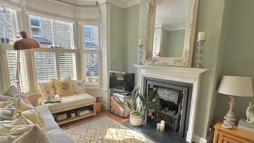 House, Patio, City View | Living area | Flat-screen TV