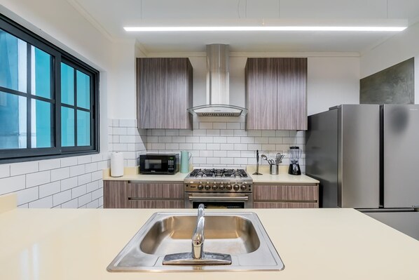 Fridge, microwave, oven, stovetop