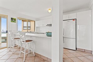 Mikrowelle, Herdplatte, Geschirrspüler