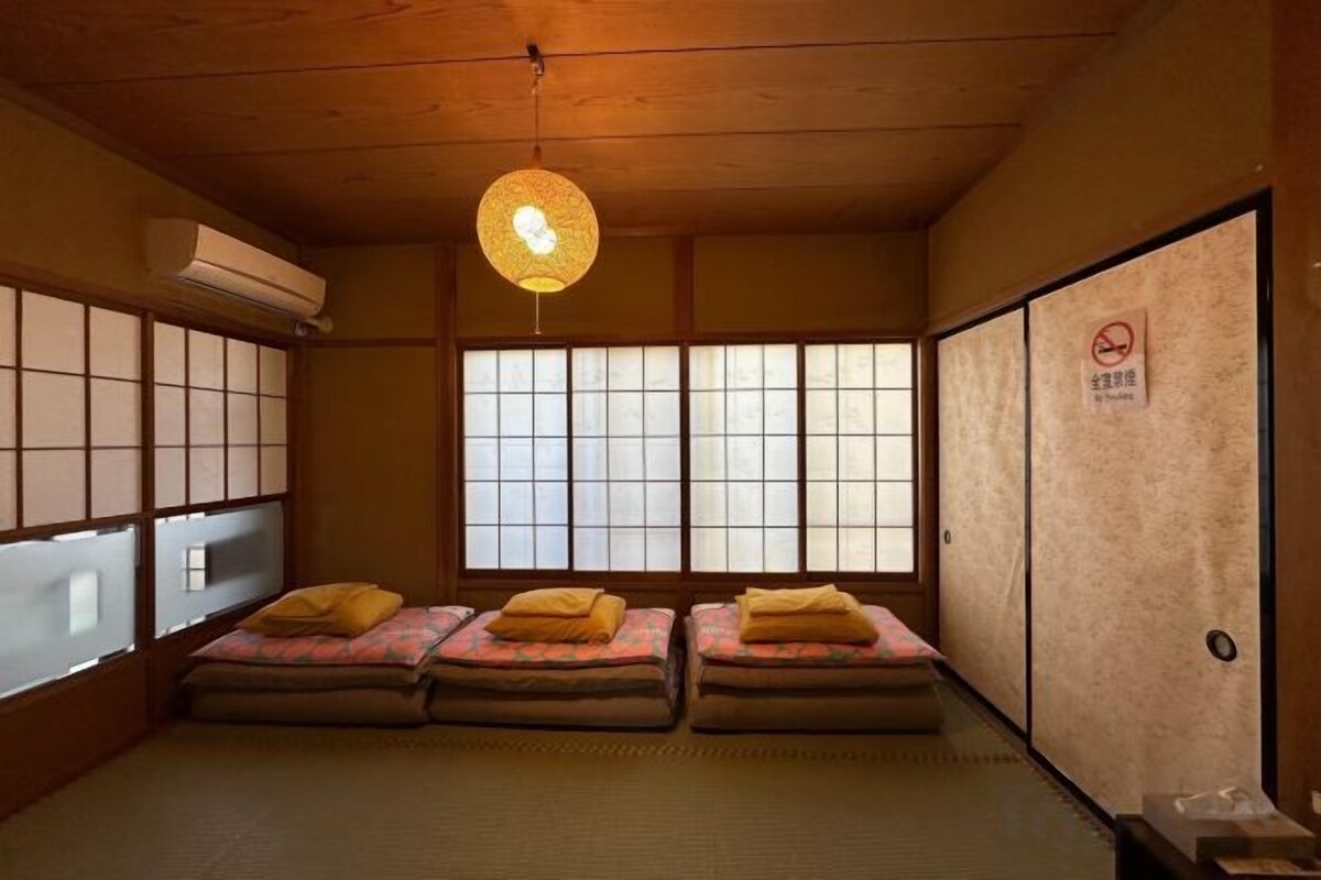 Down duvets, free WiFi, bed sheets