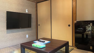Rumah Premium, Bebas Asap Rokok, pemandangan kebun | Selimut bulu angsa, Wi-Fi gratis, dan seprai linen