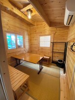 Cubrecamas, wifi gratis y ropa de cama 