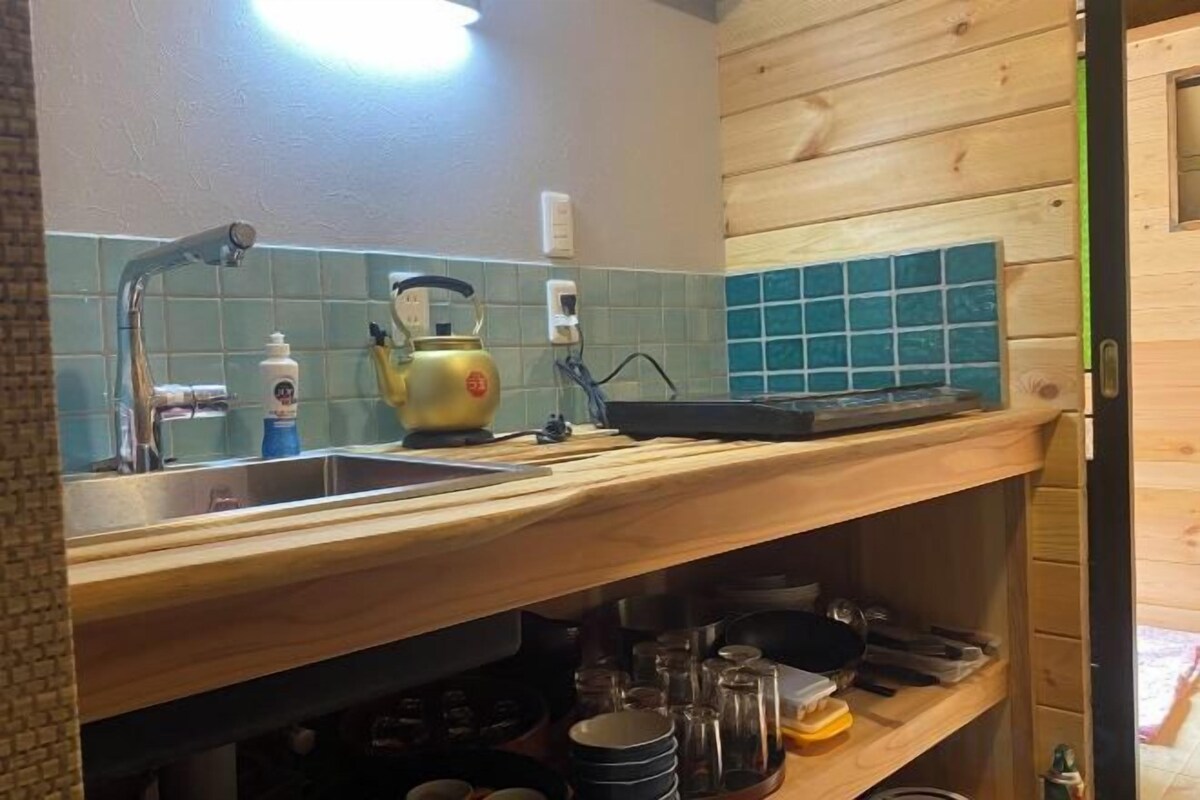 Cuisine privée | Mini-réfrigérateur, four à micro-ondes, surface de cuisson