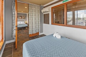 5 bedrooms, iron/ironing board, WiFi, bed sheets