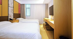 Verdunkelungsvorhänge, schallisolierte Zimmer, Bügeleisen/Bügelbrett