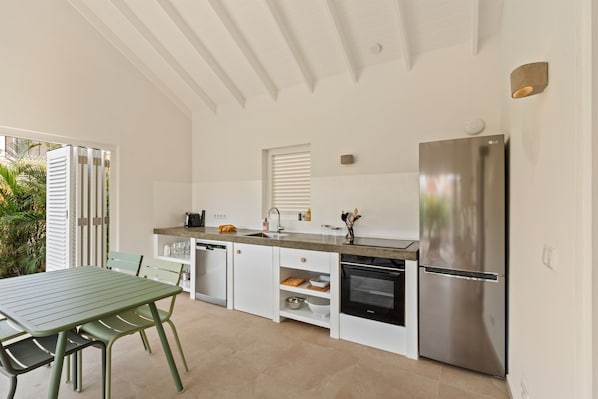 Kühlschrank, Ofen, Herdplatte, Geschirrspüler