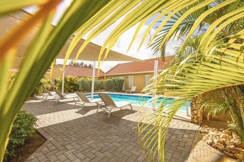 Villa Grandi — three villas on one walled estate, for 16 guests in Otrobanda