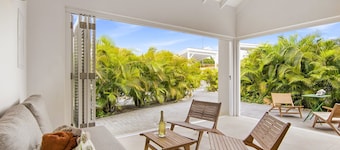 Villa Grandi Luxury 8BR 8BA Estate with Saltwater Pool in Historic Otrobanda