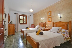 4 Schlafzimmer, Bügeleisen/Bügelbrett, kostenloses WLAN, Bettwäsche