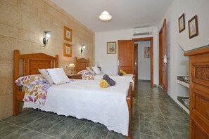 4 habitaciones, tabla de planchar con plancha y wifi gratis 