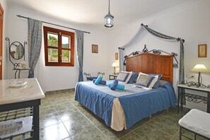 4 bedrooms, iron/ironing board, free WiFi, bed sheets - Ca na Rossa - beautiful house with private pool and spectacular views. (Campanet)