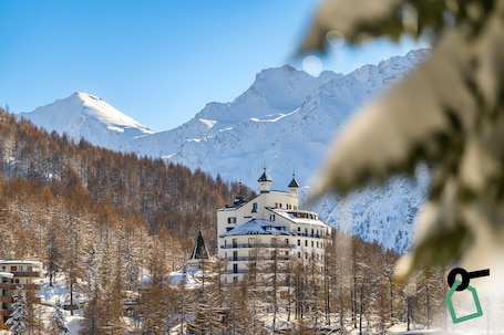Exterior. Hotiday Sestriere Ski Run