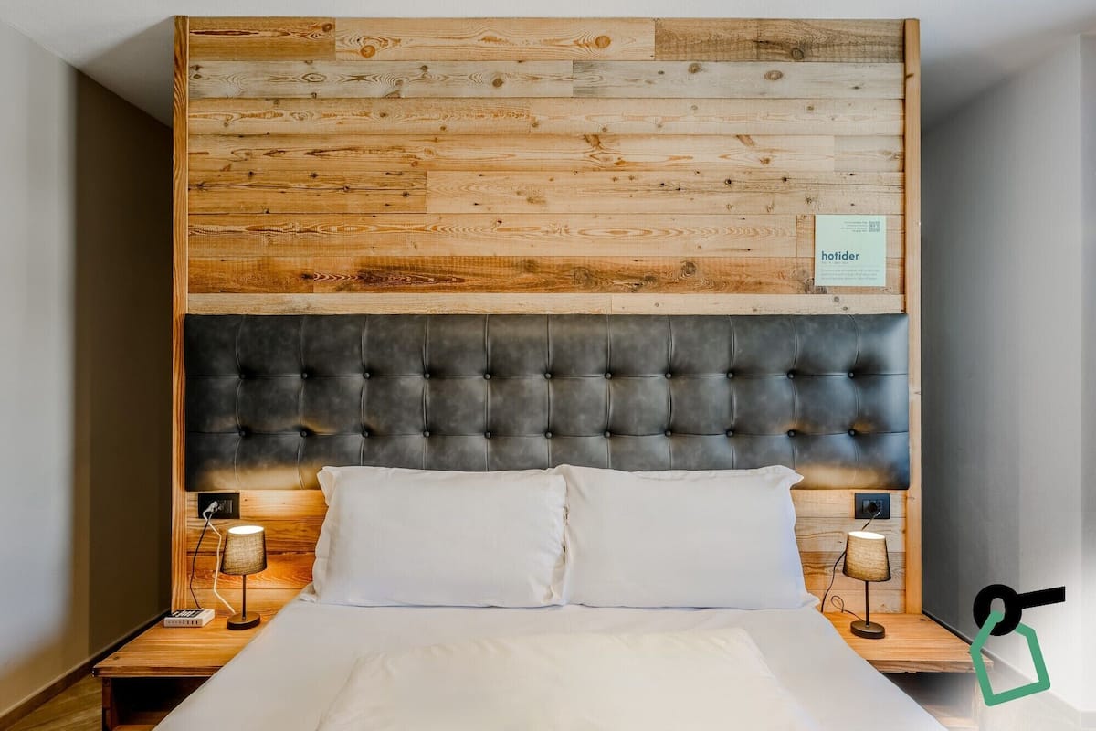 Caja fuerte, cunas (de pago), ropa de cama