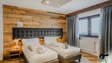 Double Room | In-room safe, cribs/infant beds, bed sheets