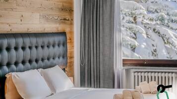 Doppelzimmer | Zimmersafe, Babybetten, Bettwäsche