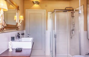 Dusche, Haartrockner, Bidet