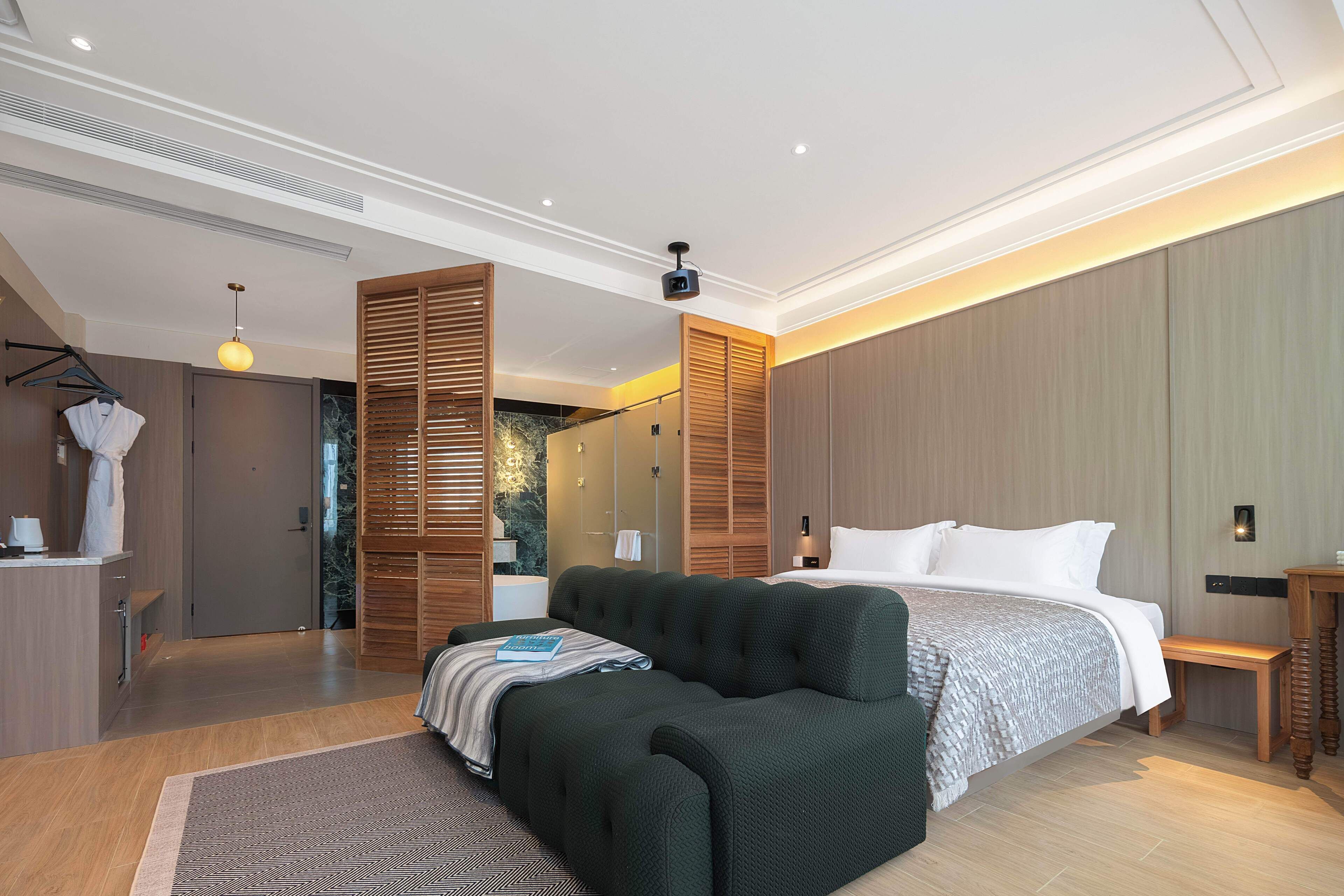 Kamar Double Senior, pemandangan kota | Meja kerja, ruang kerja ramah laptop, dan tirai kedap cahaya