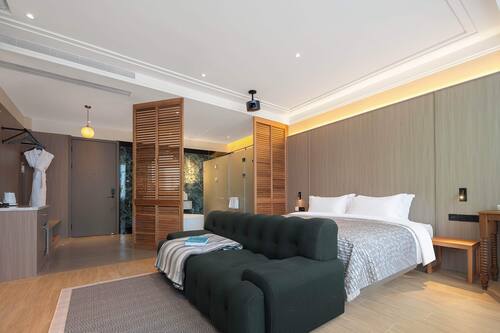 Senior Double Room, City View | Desk, laptop workspace, blackout drapes, soundproofing