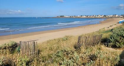 Bed and Breakfast 'À 2 Pas Des Plages' with Shared Terrace, Shared Garden and Wi-Fi