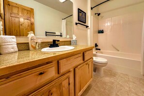 Séchoir à cheveux, serviettes fournies