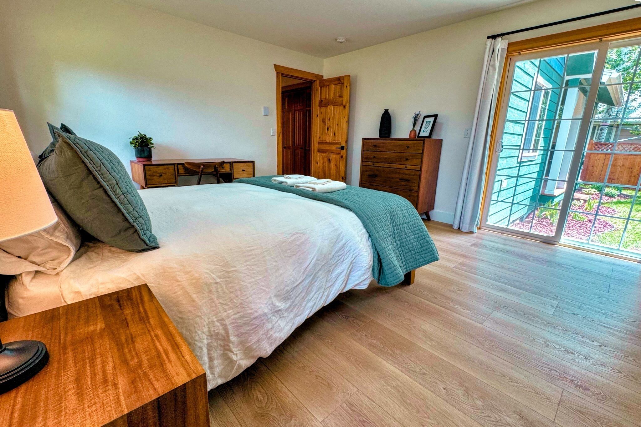 3 bedrooms, desk, free WiFi, bed sheets